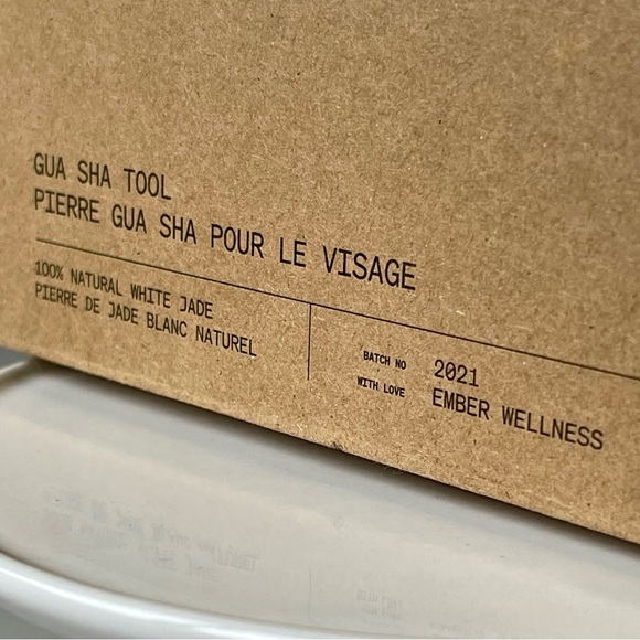 EMBER WELLNESS | 100% NATURAL WHITE JADE | HEART GUA SHA TOOL - Picture 3 of 10